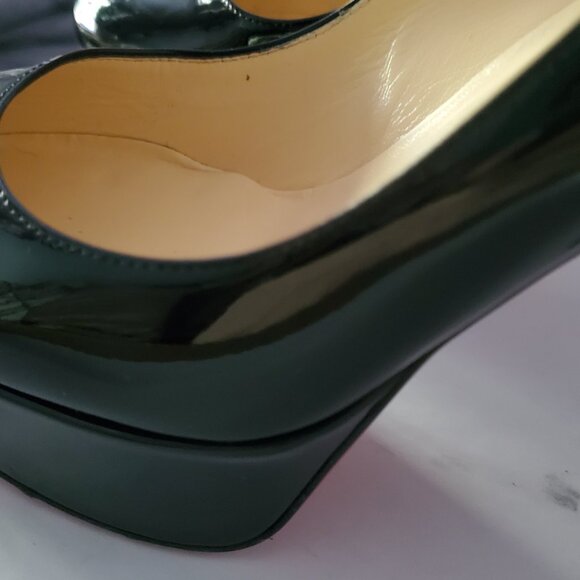 Christian Louboutin - Picture 7 of 10